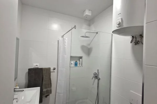Shtepi me qera Apartament ne Tirane, Garsoniere, Mobilimi E mobiluar, Pagesa 37,000  Leke.