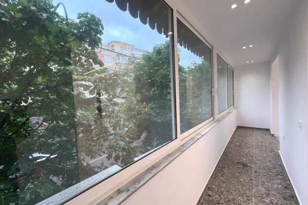 🏘️ Me Qera: Zyre Luxury. 80m2-Kt.2 (Qender-Rr. Barrikadave)🔥Ideale per biznesin tuaj | 1000Euro/Muaj