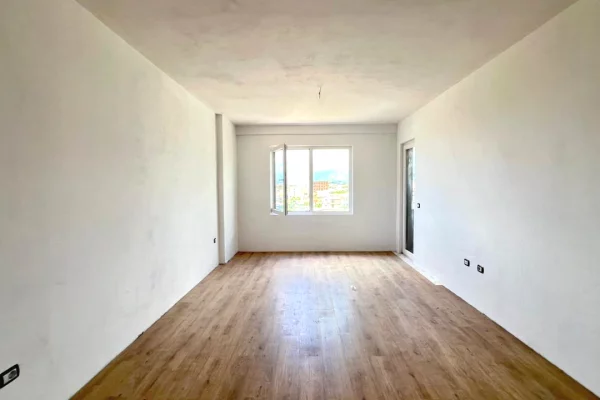Shtepi ne shitje Apartament ne Tirane, 2+1, Mobilimi Bosh, pa mobiluar, Pagesa 102,000  Euro.