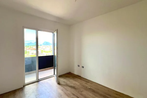 Shtepi ne shitje Apartament ne Tirane, 2+1, Mobilimi Bosh, pa mobiluar, Pagesa 102,000  Euro.
