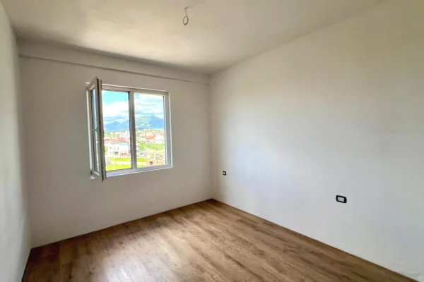 Shtepi ne shitje Apartament ne Tirane, 2+1, Mobilimi Bosh, pa mobiluar, Pagesa 102,000  Euro.