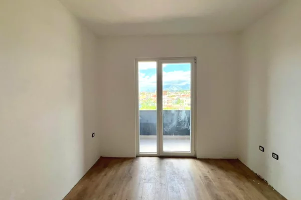 Shtepi ne shitje Apartament ne Tirane, 2+1, Mobilimi Bosh, pa mobiluar, Pagesa 102,000  Euro.