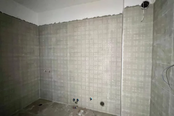 Shtepi ne shitje Apartament ne Tirane, 2+1, Mobilimi Bosh, pa mobiluar, Pagesa 102,000  Euro.