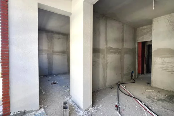 Shtepi ne shitje Apartament ne Tirane, 1+1, Mobilimi Bosh, pa mobiluar, Pagesa 59,000  Euro.