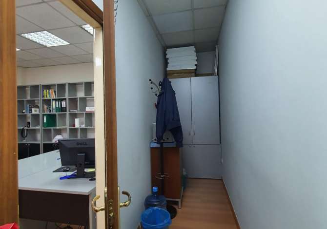 Shitet Dyqan, ne Qendren e Biznesit Torre Drin - Ne Krah te Hotel Plaza (Qender) 