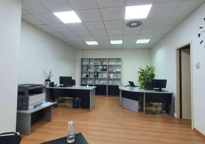 Shitet Dyqan, ne Qendren e Biznesit Torre Drin - Ne Krah te Hotel Plaza (Qender) 