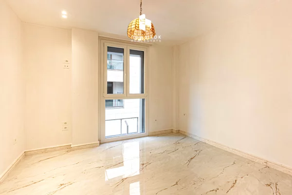 Me Qera: Zyre Luxury. 2+1+2wc +1 P. Parkimi - 93m2 - Kt.1 (Liqeni Thate - Radisson)🔥 1250Euro/Muaj 💶💶
