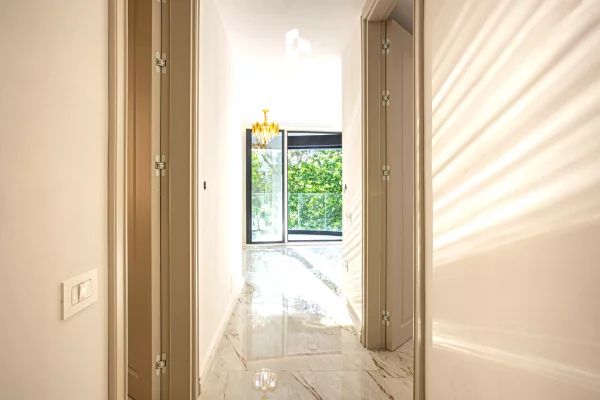 Me Qera: Zyre Luxury. 2+1+2wc +1 P. Parkimi - 93m2 - Kt.1 (Liqeni Thate - Radisson)🔥 1250Euro/Muaj 💶💶