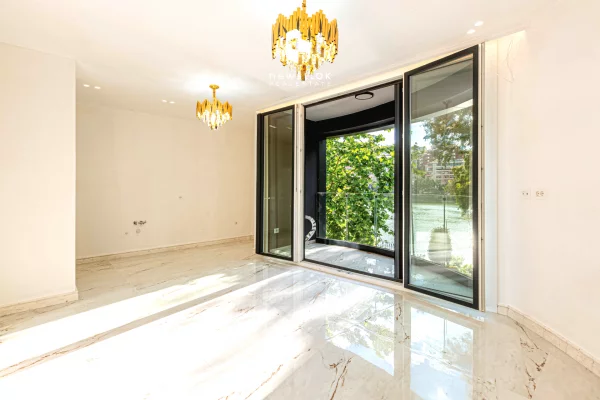 Me Qera: Zyre Luxury. 2+1+2wc +1 P. Parkimi - 93m2 - Kt.1 (Liqeni Thate - Radisson)🔥 1250Euro/Muaj 💶💶