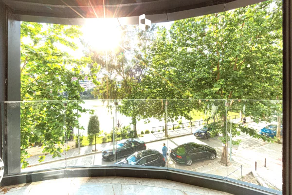 Me Qera: Zyre Luxury. 2+1+2wc +1 P. Parkimi - 93m2 - Kt.1 (Liqeni Thate - Radisson)🔥 1250Euro/Muaj 💶💶