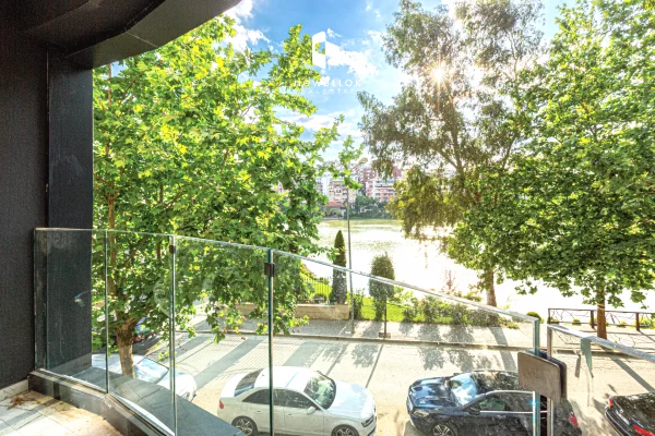 Me Qera: Zyre Luxury. 2+1+2wc +1 P. Parkimi - 93m2 - Kt.1 (Liqeni Thate - Radisson)🔥 1250Euro/Muaj 💶💶
