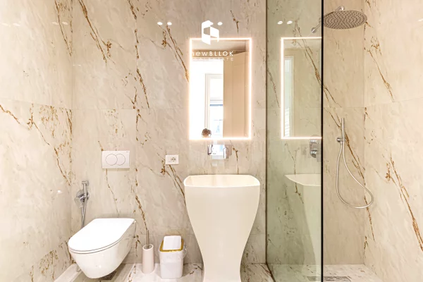 Me Qera: Zyre Luxury. 2+1+2wc +1 P. Parkimi - 93m2 - Kt.1 (Liqeni Thate - Radisson)🔥 1250Euro/Muaj 💶💶
