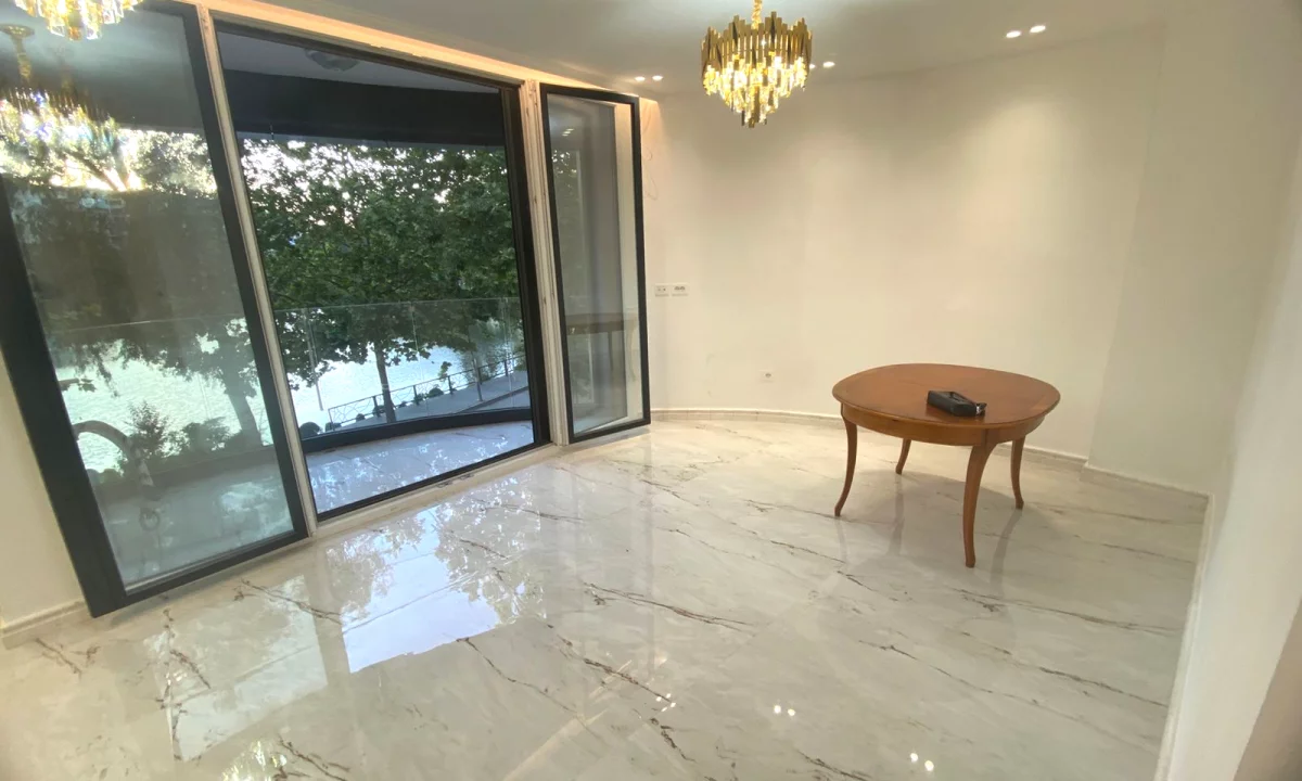 Me Qera: Zyre Luxury. 2+1+2wc +1 P. Parkimi - 93m2 - Kt.1 (Liqeni Thate - Radisson)🔥1600Euro/Muaj 💶💶
