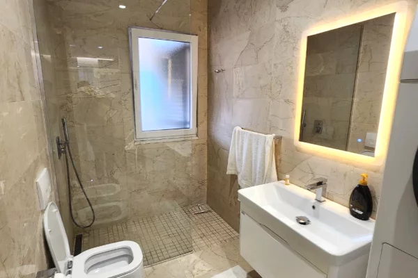 Shtepi me qera Apartament ne Tirane, 2+1, Mobilimi E mobiluar, Pagesa 1,500  Euro.