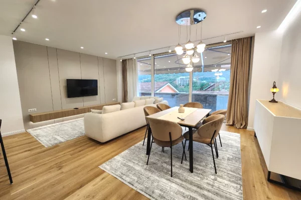 Shtepi me qera 2+1 ne Tirane - 1,500 Euro