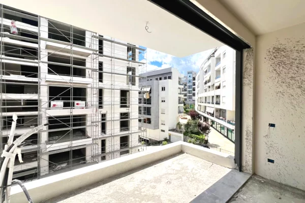 Shtepi ne shitje Apartament ne Tirane, 1+1, Mobilimi Bosh, pa mobiluar, Pagesa 160,000  Euro.