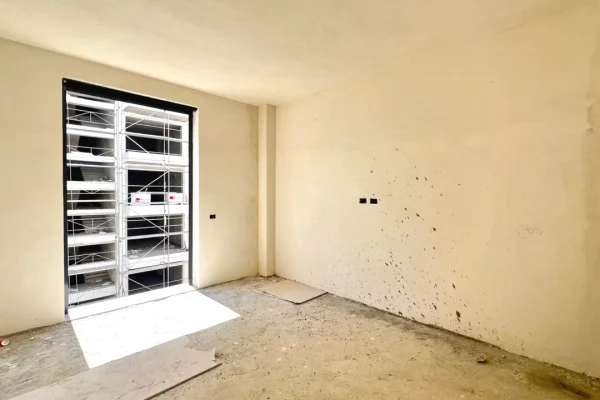 Shtepi ne shitje Apartament ne Tirane, 1+1, Mobilimi Bosh, pa mobiluar, Pagesa 160,000  Euro.
