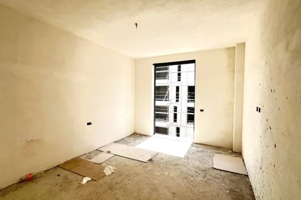 Shtepi ne shitje Apartament ne Tirane, 1+1, Mobilimi Bosh, pa mobiluar, Pagesa 160,000  Euro.