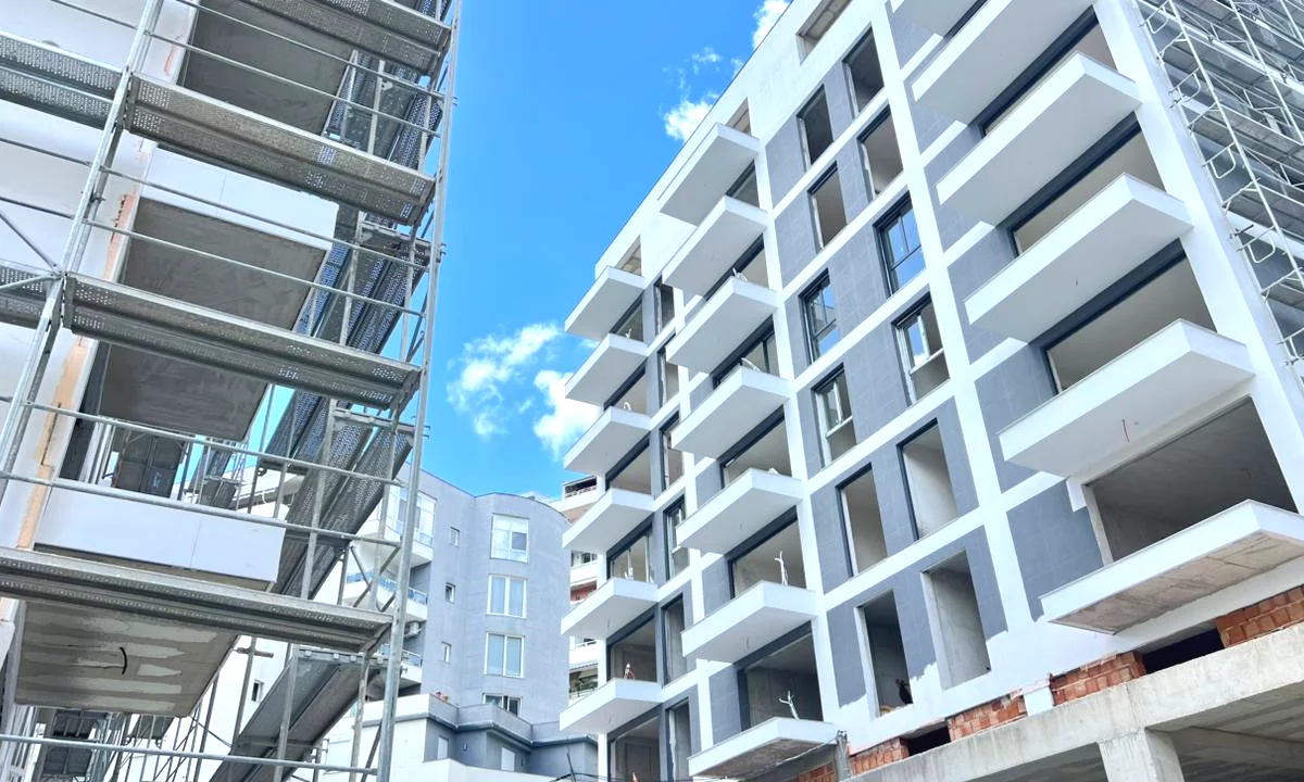 Shtepi ne shitje Apartament ne Tirane, 1+1, Mobilimi Bosh, pa mobiluar, Pagesa 160,000  Euro.