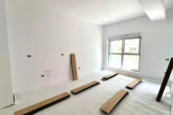 Shtepi ne shitje Apartament ne Tirane, 1+1, Mobilimi Bosh, pa mobiluar, Pagesa 89,000  Euro.