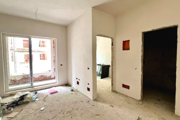 Shtepi ne shitje Apartament ne Tirane, 1+1, Mobilimi Bosh, pa mobiluar, Pagesa 74,000  Euro.