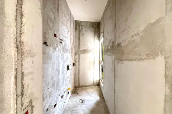Shtepi ne shitje Apartament ne Tirane, 2+1, Mobilimi Bosh, pa mobiluar, Pagesa 94,500  Euro.