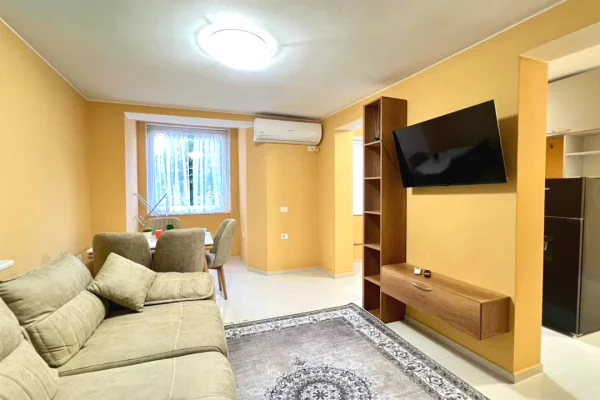 Shtepi me qera 2+1 ne Tirane - 800 Euro