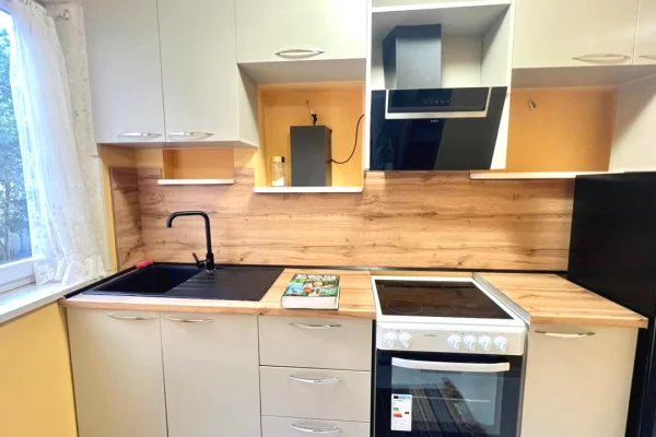Shtepi me qera Apartament ne Tirane, 2+1, Mobilimi E mobiluar, Pagesa 800  Euro.
