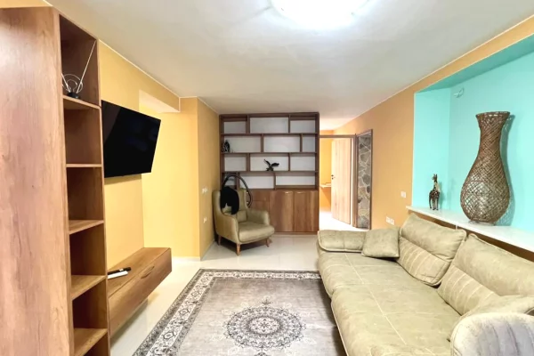 Shtepi me qera Apartament ne Tirane, 2+1, Mobilimi E mobiluar, Pagesa 800  Euro.