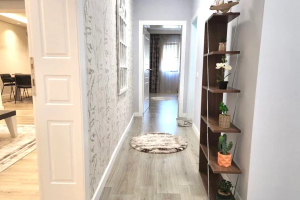 Shtepi me qera Apartament ne Tirane, 2+1, Mobilimi E mobiluar, Pagesa 950  Euro.