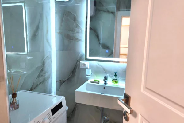 Shtepi me qera Apartament ne Tirane, 2+1, Mobilimi E mobiluar, Pagesa 950  Euro.