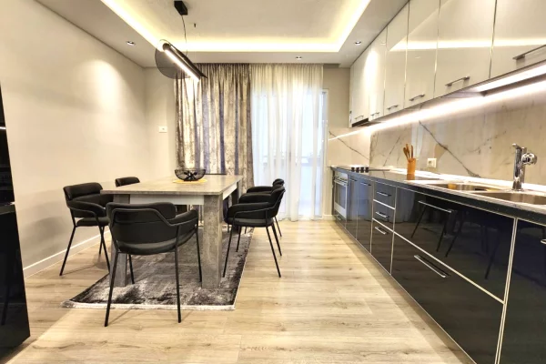 Shtepi me qera Apartament ne Tirane, 2+1, Mobilimi E mobiluar, Pagesa 950  Euro.