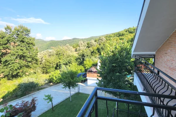 Shtepi ne shitje Vila Luksoze ne Tirane, 6+1, Mobilimi E mobiluar, Pagesa 1,500,000  Euro.