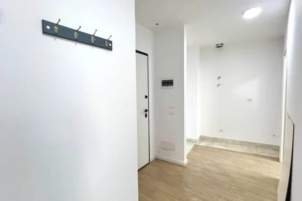 ZYRE ME QERA: 2 Amb. Pune📍Lake View Res. (Rr. E Kosovareve) ||+1 P.Parkimi🅿️ - 1100Euro/Muaj - S.75m2