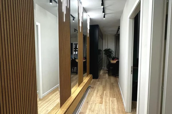 Shtepi me qera Apartament ne Tirane, 2+1, Mobilimi E mobiluar, Pagesa 110,000  Leke.