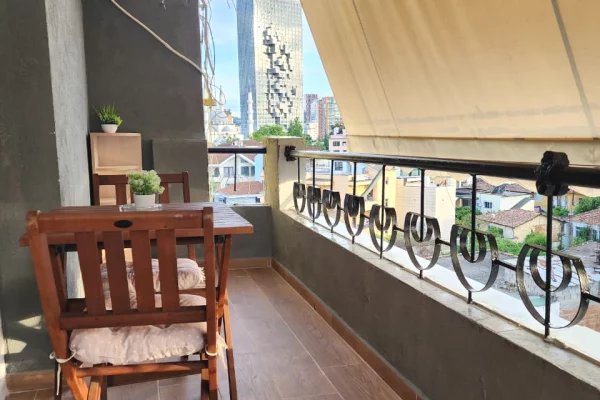 Shtepi me qera Apartament ne Tirane, 2+1, Mobilimi E mobiluar, Pagesa 1,000  Euro.