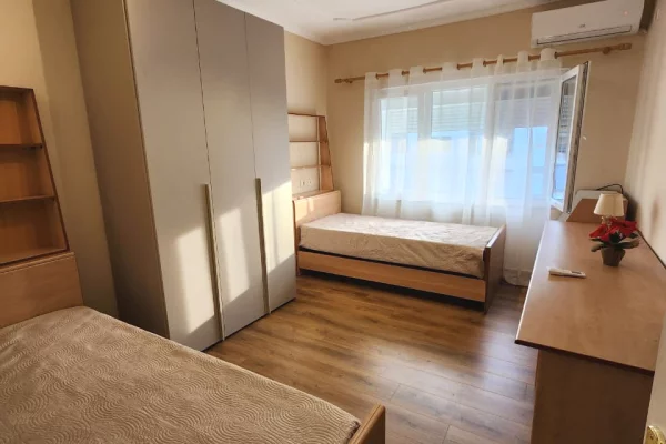 Shtepi me qera Apartament ne Tirane, 2+1, Mobilimi E mobiluar, Pagesa 1,000  Euro.