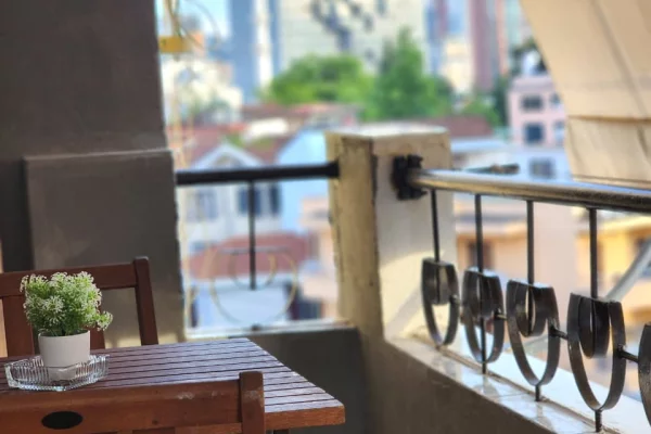 Shtepi me qera Apartament ne Tirane, 2+1, Mobilimi E mobiluar, Pagesa 1,000  Euro.