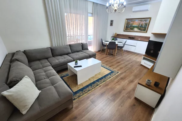 Shtepi me qera 2+1 ne Tirane - 1,000 Euro