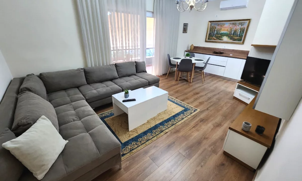 Shtepi me qera Apartament ne Tirane, 2+1, Mobilimi E mobiluar, Pagesa 1,000  Euro.