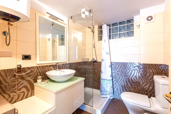 Shtepi ne shitje Duplex(shtepi me 2 kate) ne Tirane, 3+1, Mobilimi E mobiluar, Pagesa 249,000  Euro.