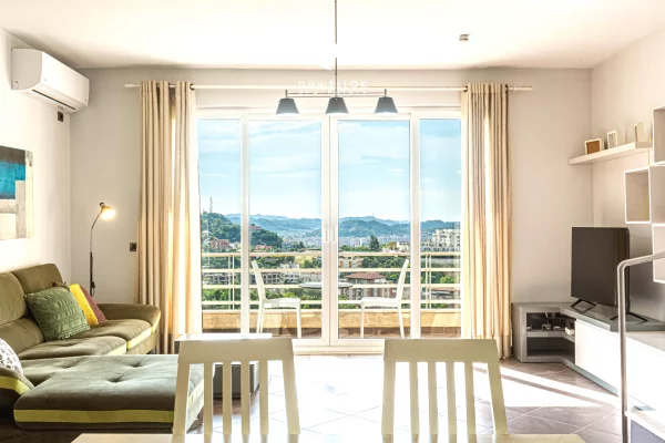 Shtepi ne shitje Duplex(shtepi me 2 kate) ne Tirane, 3+1, Mobilimi E mobiluar, Pagesa 249,000  Euro.
