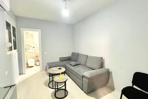 Zyre me Qera Premium⚜️: 3 Ambiente Pune + 1 Verande📍Rruga e Kavajes (Prane Esp Oil, Buze Rruge) - Sp.200m2 - 3000Euro/Muaj || Super Privatesi Totale