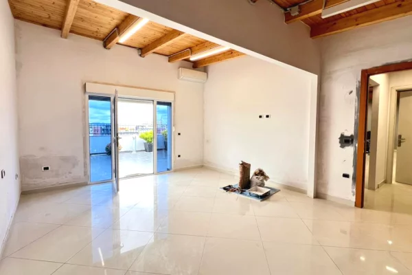 Zyre me Qera Premium⚜️: 3 Ambiente Pune + 1 Verande📍Rruga e Kavajes (Prane Esp Oil, Buze Rruge) - Sp.200m2 - 3000Euro/Muaj || Super Privatesi Totale