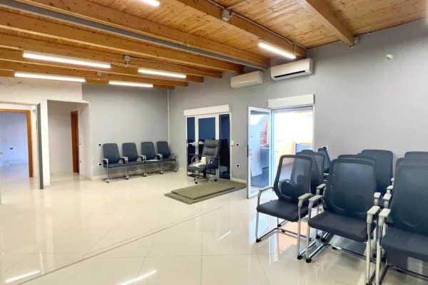 Zyre me Qera Premium⚜️: 3 Ambiente Pune + 1 Verande📍Rruga e Kavajes (Prane Esp Oil, Buze Rruge) - Sp.200m2 - 3000Euro/Muaj || Super Privatesi Totale