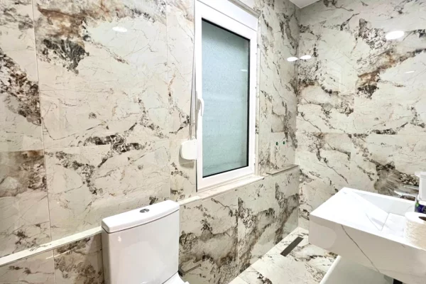 Zyre me Qera Premium⚜️: 3 Ambiente Pune + 1 Verande📍Rruga e Kavajes (Prane Esp Oil, Buze Rruge) - Sp.200m2 - 3000Euro/Muaj || Super Privatesi Totale