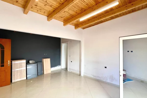 Zyre me Qera Premium⚜️: 3 Ambiente Pune + 1 Verande📍Rruga e Kavajes (Prane Esp Oil, Buze Rruge) - Sp.200m2 - 3000Euro/Muaj || Super Privatesi Totale