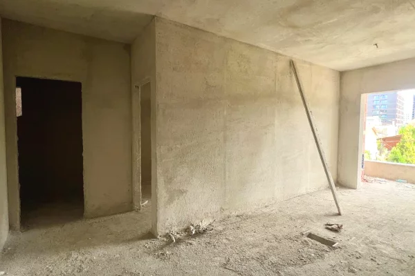 Shtepi ne shitje Apartament ne Tirane, 1+1, Mobilimi Bosh, pa mobiluar, Pagesa 130,000  Euro.