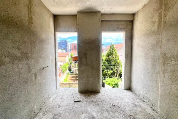 Shtepi ne shitje Apartament ne Tirane, 1+1, Mobilimi Bosh, pa mobiluar, Pagesa 130,000  Euro.