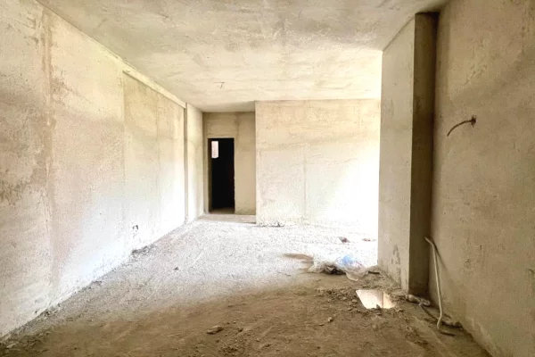 Shtepi ne shitje Apartament ne Tirane, 1+1, Mobilimi Bosh, pa mobiluar, Pagesa 130,000  Euro.